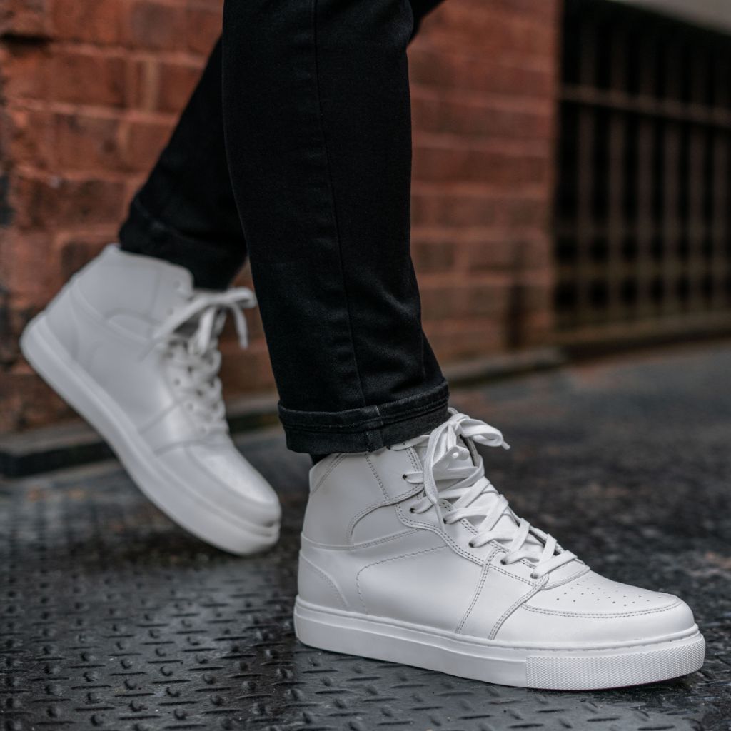 Showtime | White - Image 7